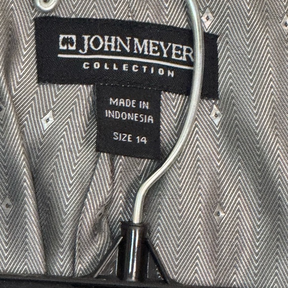 2 piece gray ladies suit - Picture 2 of 4